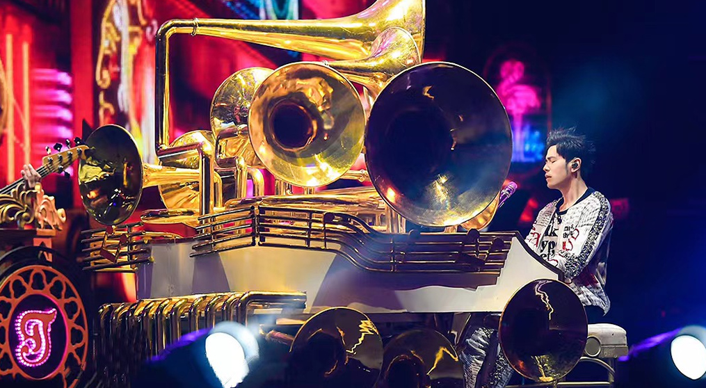 MK体育透明屏和荧光棒系列产品亮相2022周杰伦新加坡演唱会