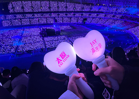 MK体育透明屏和荧光棒引爆周杰伦太原演唱会（第三场）